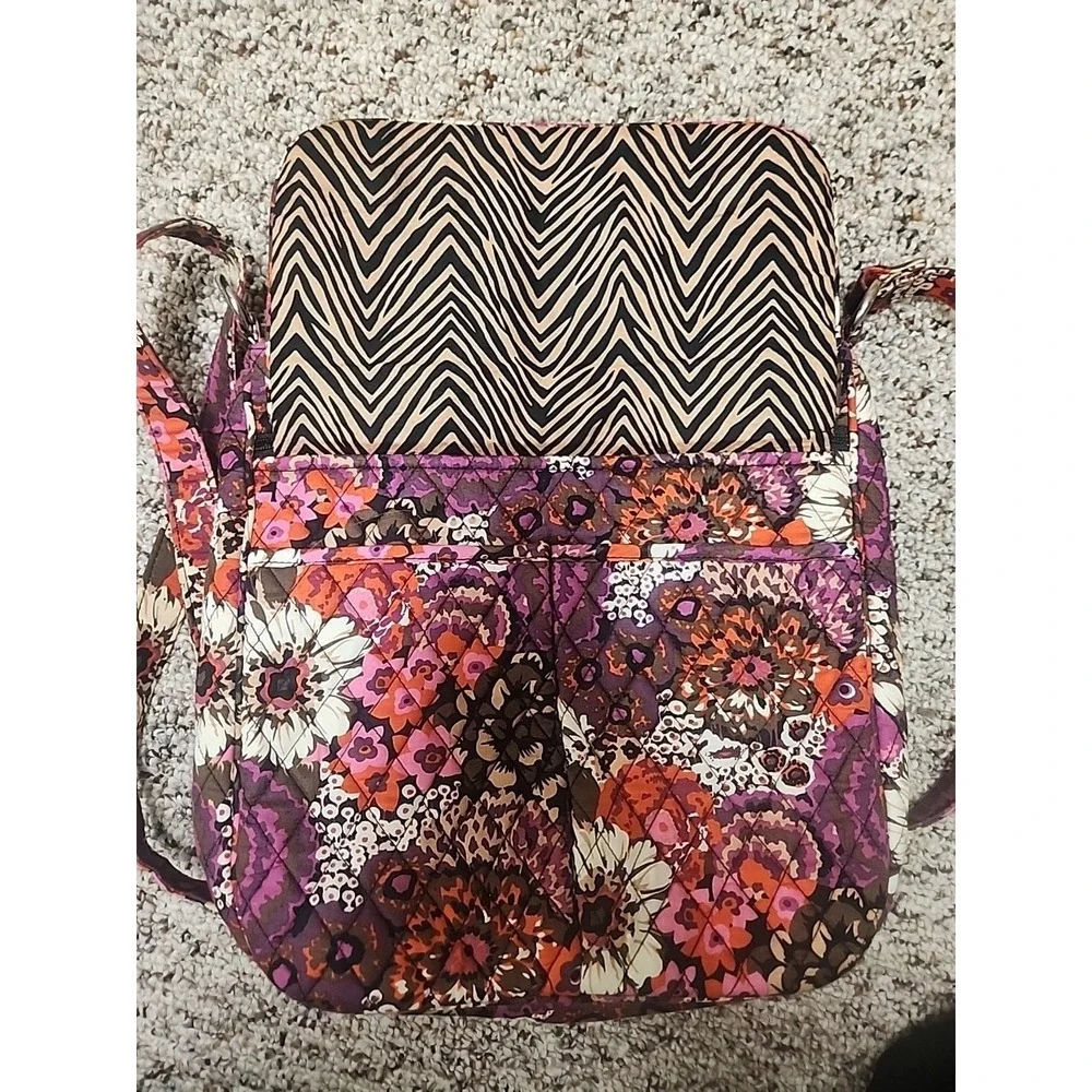 VERA BRADLEY Cross Body Purse -  Zippered Bright Floral Multi-Pocket Bag